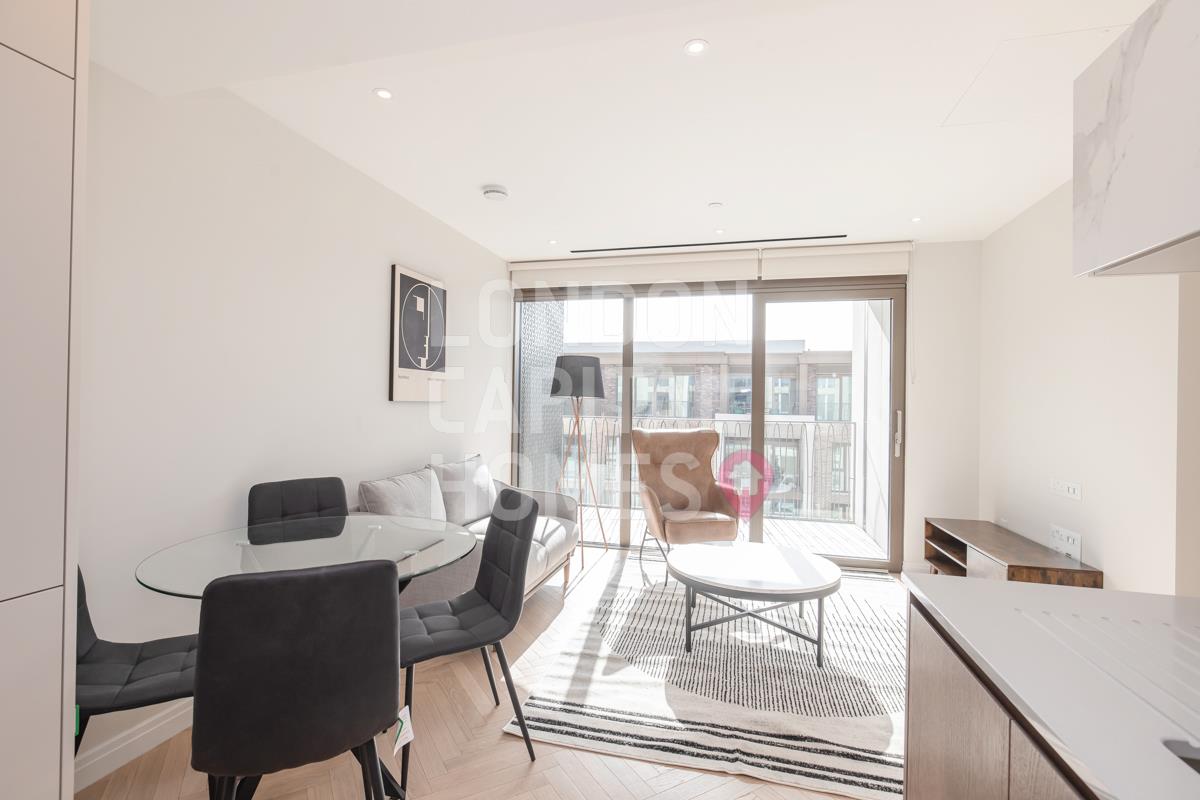 1 bed property in Saxon House, 1 Parkland Walk, London